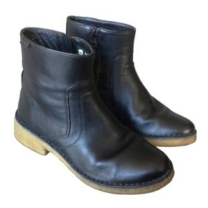 Roots Black Leather Ankle Boots Booties Zip Up Sides Women's Size 8.5